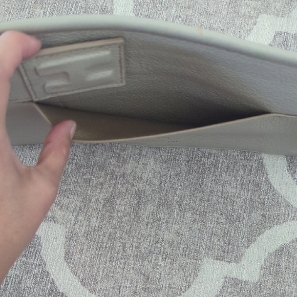 India Hicks Light Gray Leather Clutch Big Zipper - Picture 6 of 9